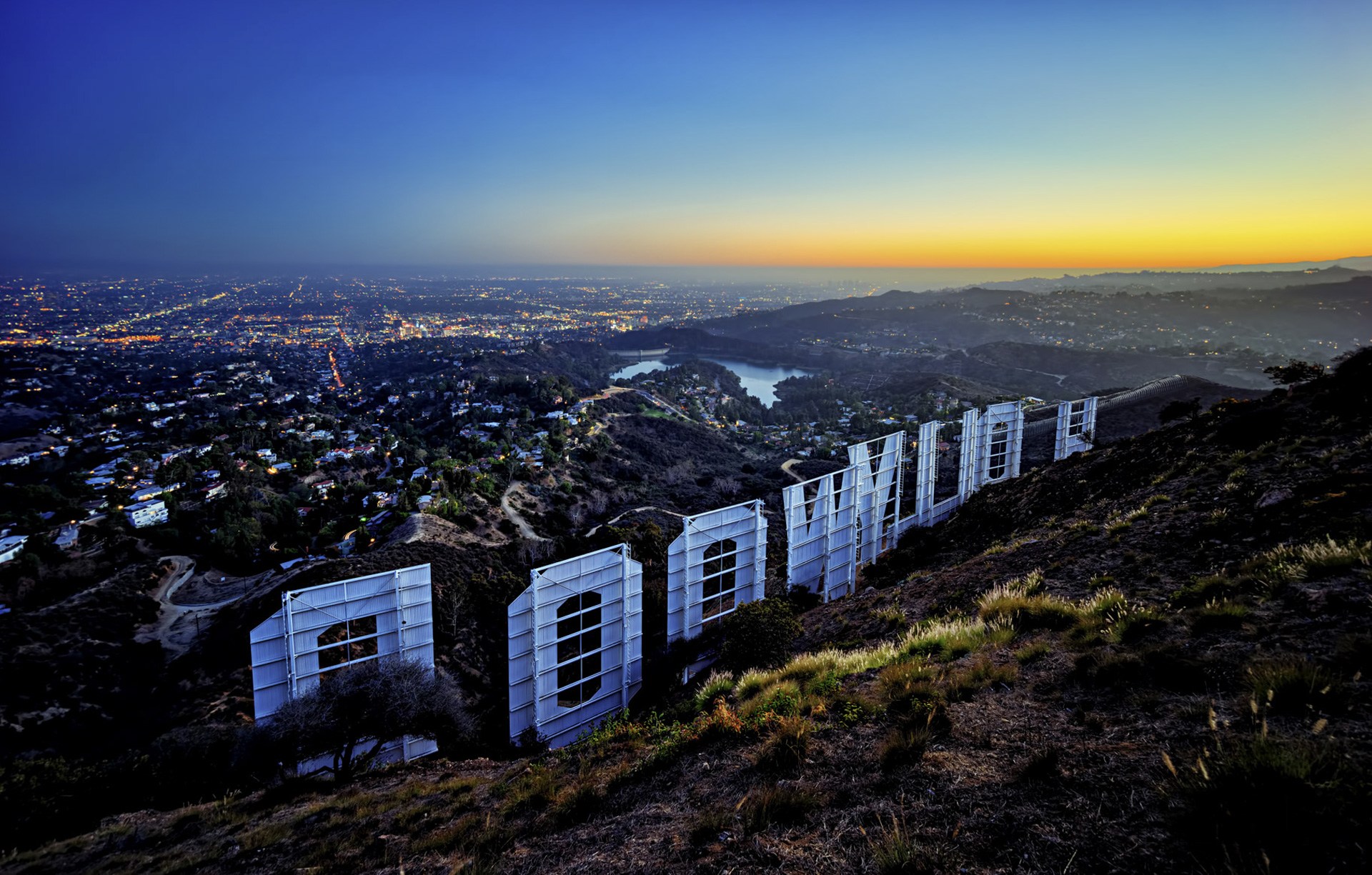 Голливуд это город. Лос Анджелес Голливуд. Лос Анджелес голливудские холмы. Лос Анджелес вид на Голливуд. Вид на Лос Анджелес с голливудских холмов.