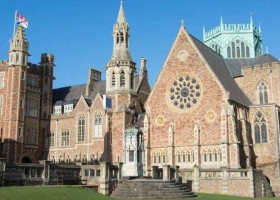 Clifton College – одна из 26 старейших школ-пансионов Великобритании, которая была основана в 1862 году