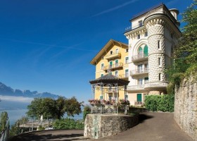 Surval Montreux предлагает языковое обучение и отдых исключительно для девушек.